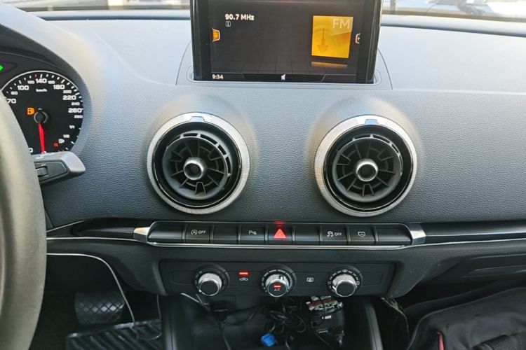 Audi A3 2019 immagine di auto #13