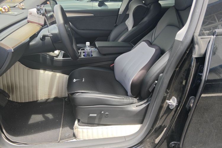 Tesla Model Y 2022 car image #19