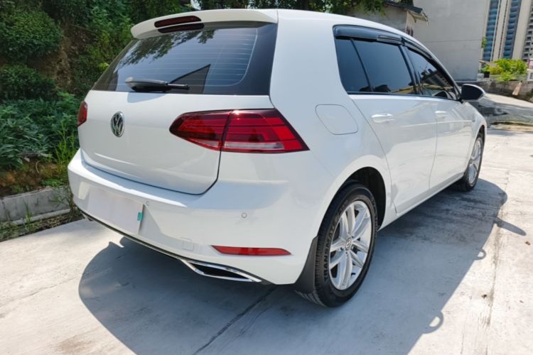 Volkswagen Golf 2019 car image #5