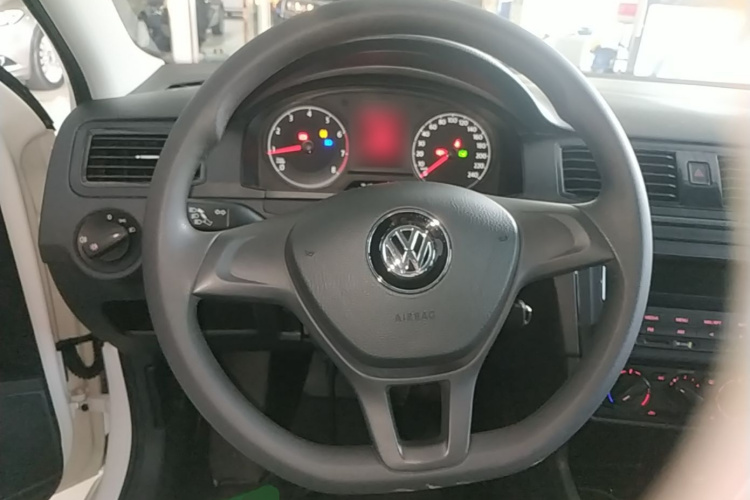 Volkswagen Santana 2017 car image #11