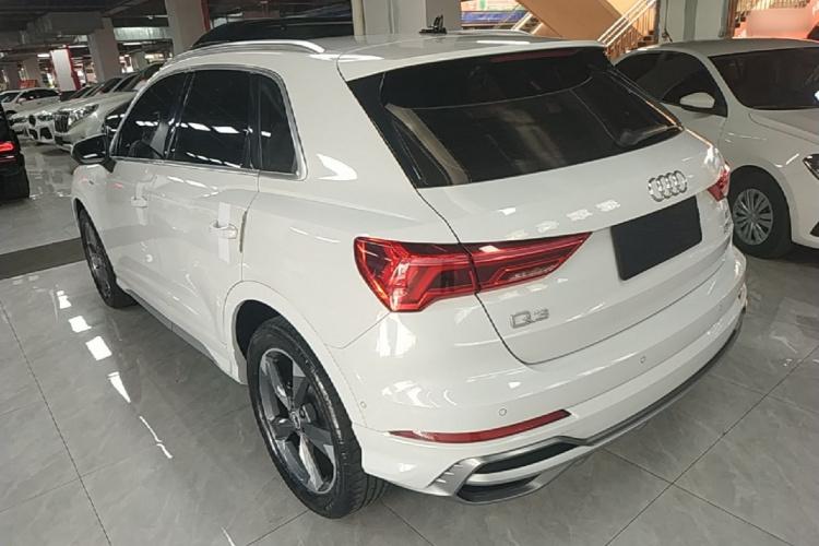 Audi Q3 2021 car image #5