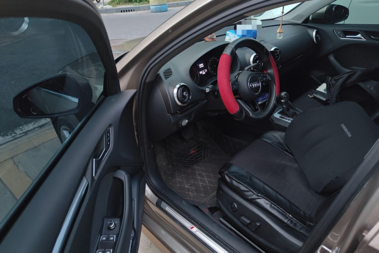 Audi A3 2018 car image #13