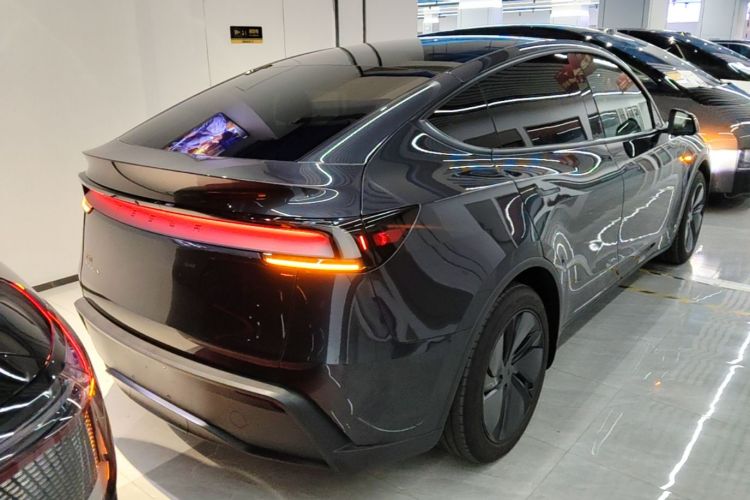 Tesla Model Y 2025 #7 Tesla Model Y 2025 immagine di auto #7