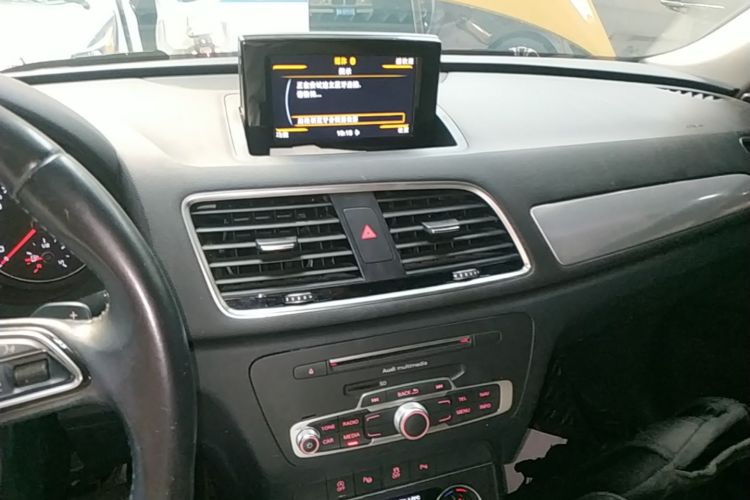 Audi Q3 2016 immagine di auto #13