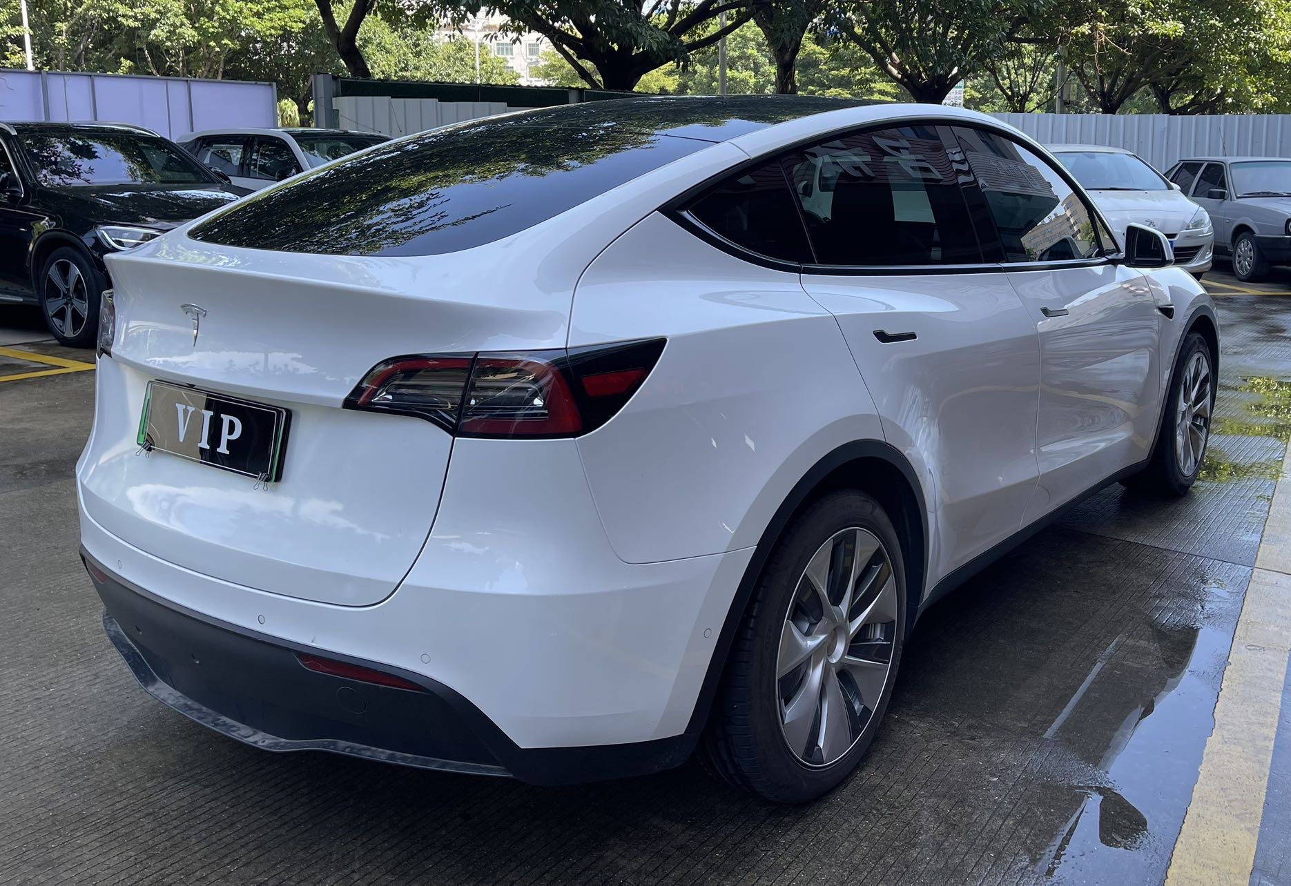 Tesla Model Y 2022 car image #4