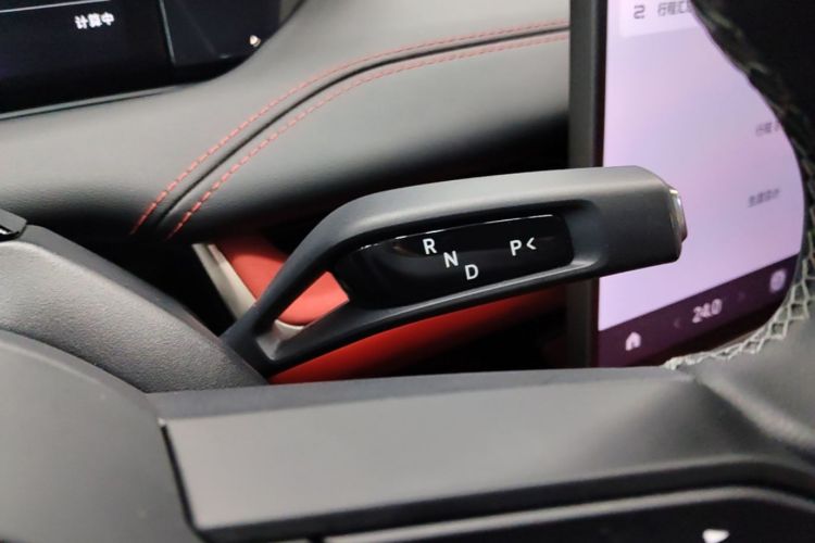 MI SU7 2025 immagine di auto #18