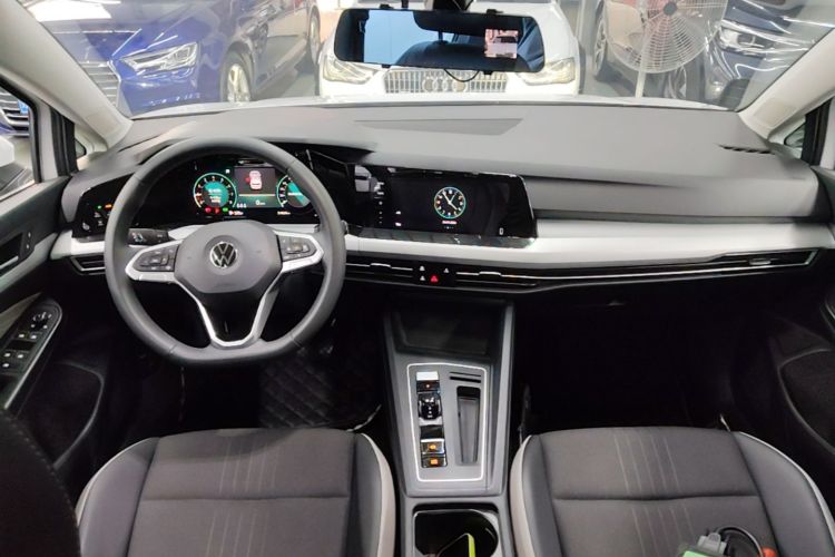 Volkswagen Golf 2022 car image #10