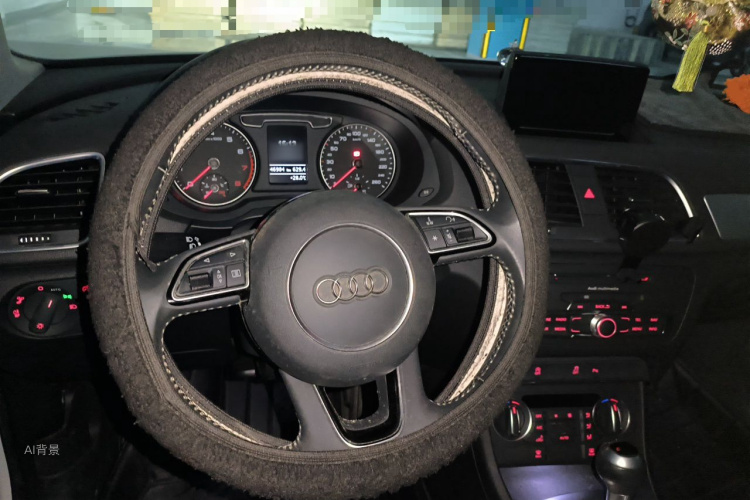 Audi Q3 2018 car image #12