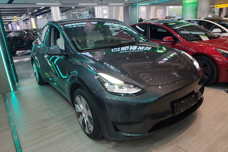 Tesla Model Y 2023 car image #4