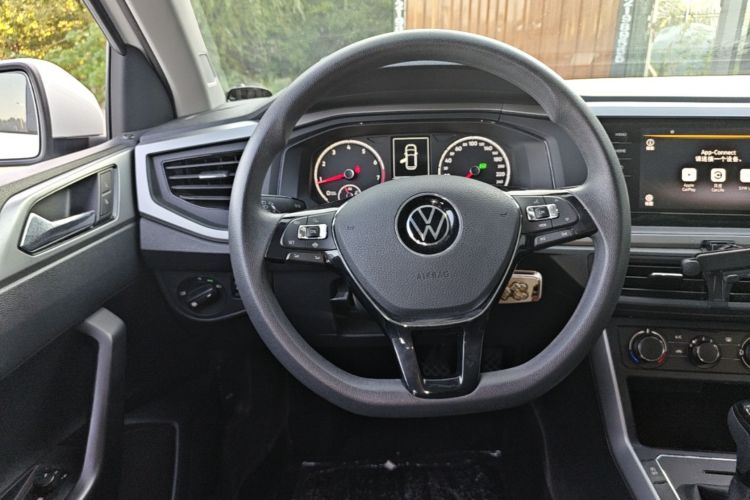Volkswagen Polo 2021 car image #11