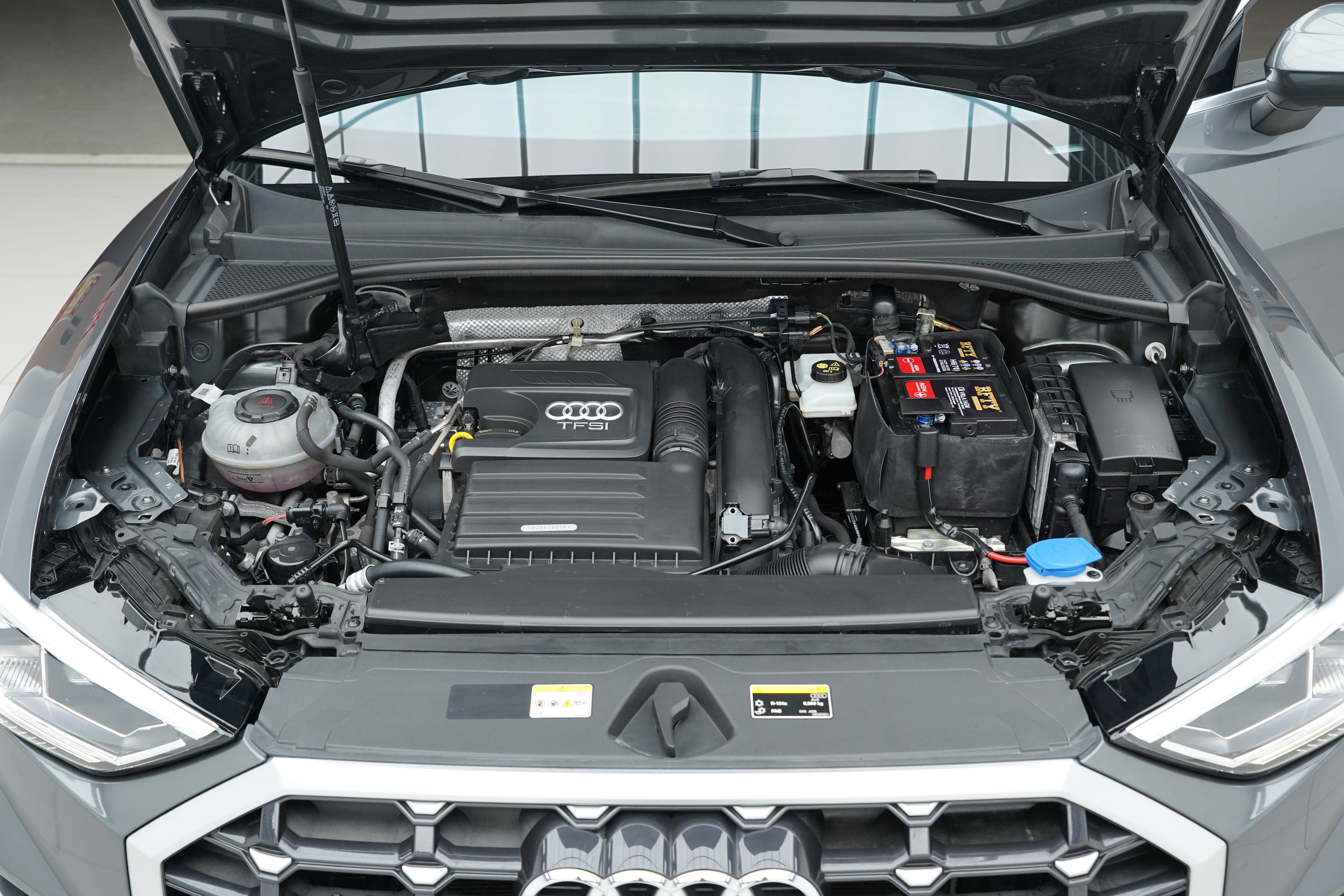 Audi Q3 2022 car image #8