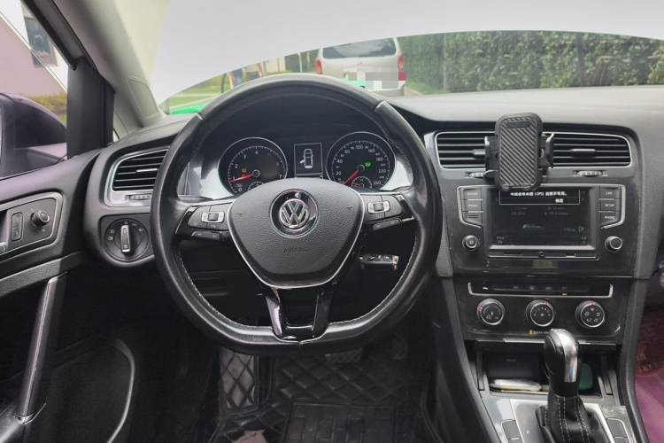 Volkswagen Golf 2017 car image #14