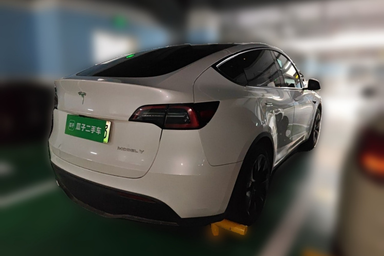 Tesla Model Y 2024 #7 Tesla Model Y 2024 car image #7