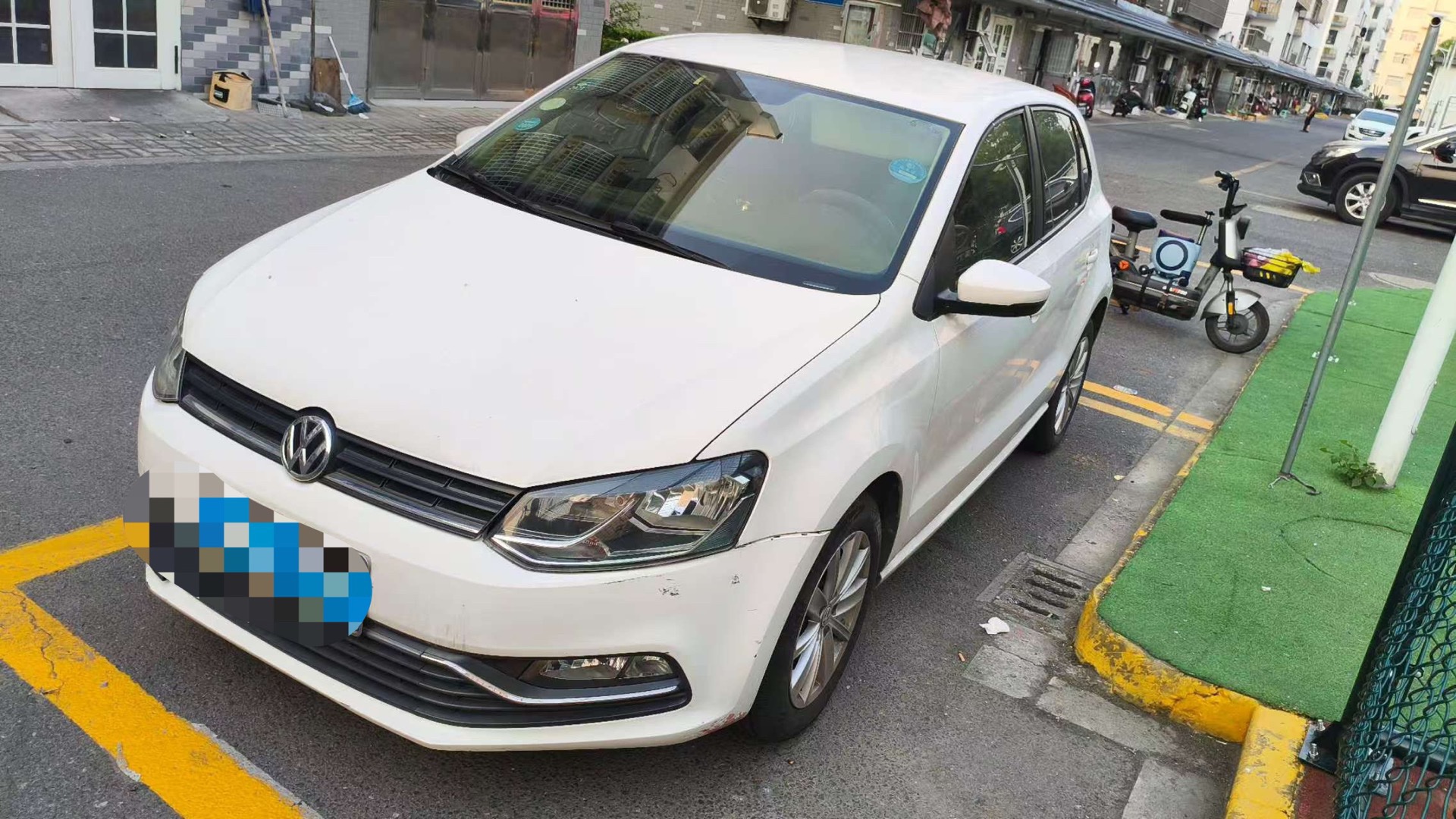 Volkswagen Polo 2015 Volkswagen Polo 2015 car image