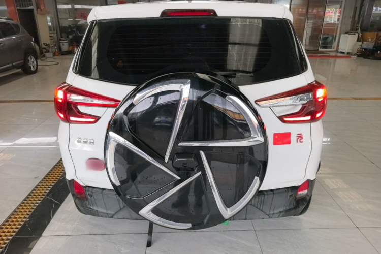 BYD Yuan 2017 #4 BYD Yuan 2017 car image #4