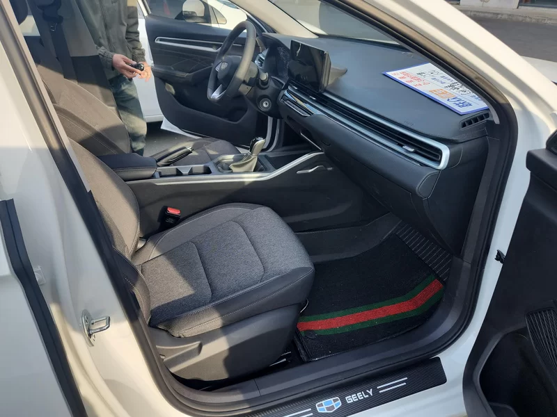 GEELY Emgrand 2025 image de voiture #18