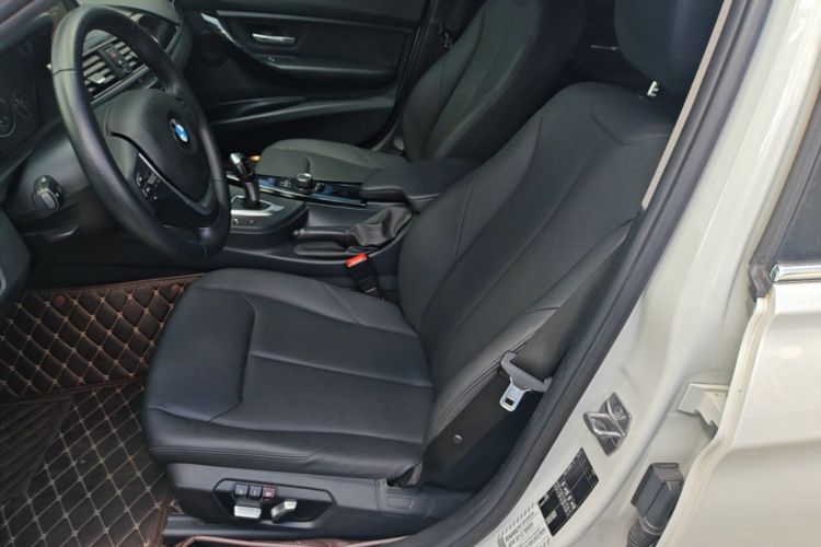 BMW 3 Series 2017 #17 BMW 3 Series 2017 car image #17