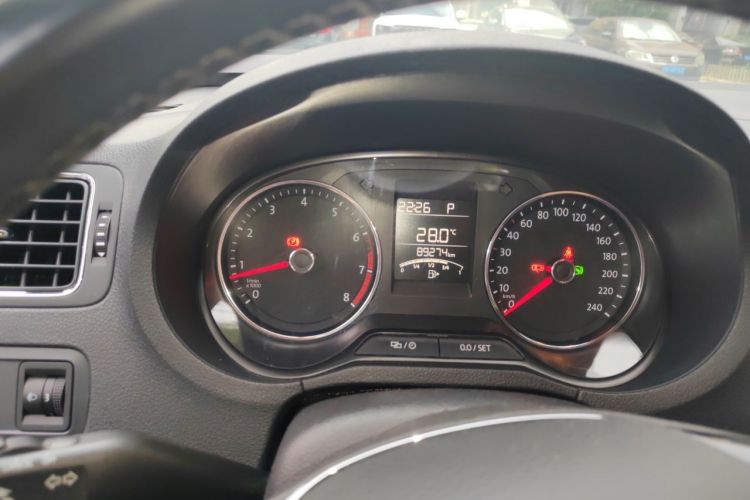 Volkswagen Polo 2018 car image #8