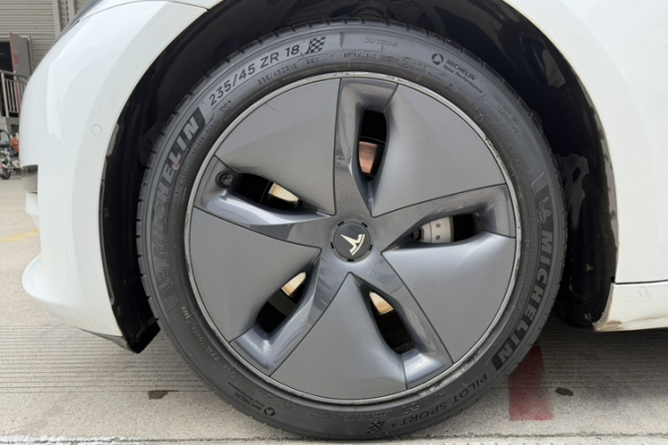 Tesla Model 3 2020 car image #9