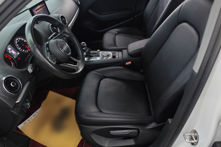 Audi A3 2019 car image #18
