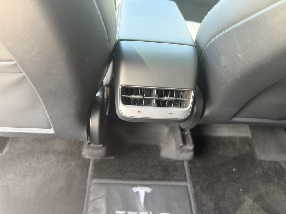Tesla Model Y 2021 immagine di auto #12
