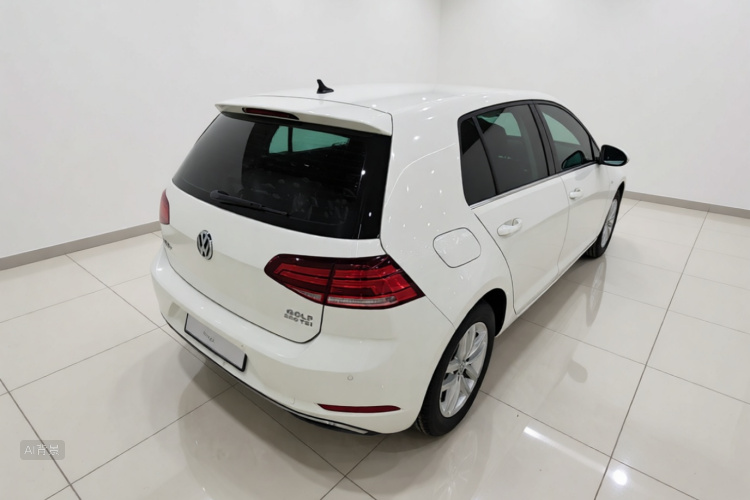 Volkswagen Golf 2019 car image #7