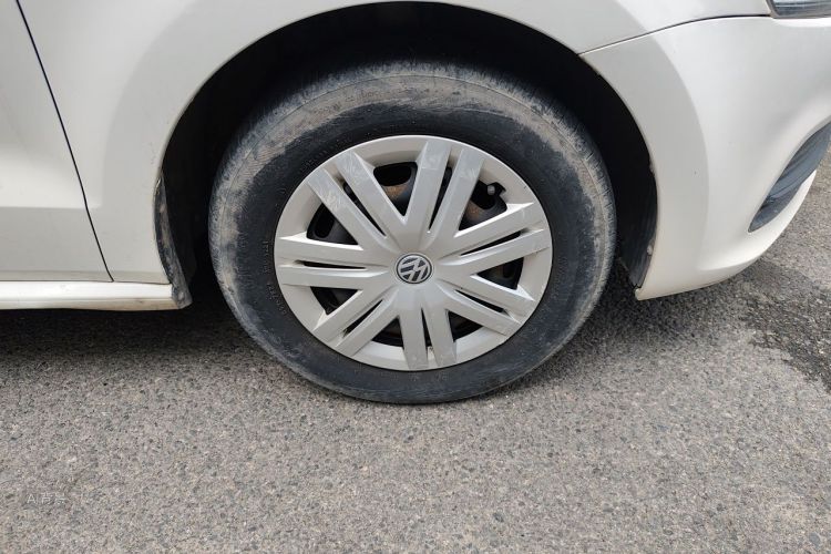 Volkswagen Polo 2016 car image #9