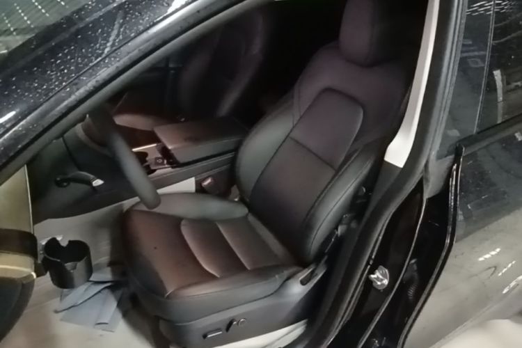 Tesla Model Y 2023 car image #15