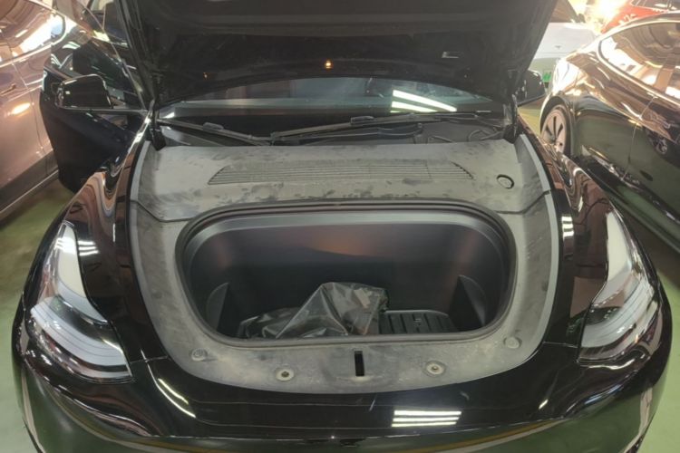Tesla Model Y 2023 car image #20