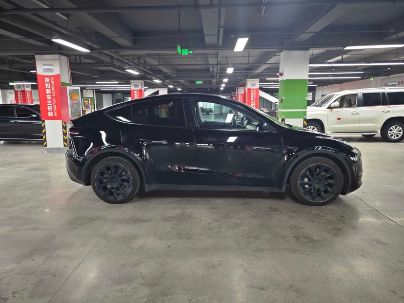 Tesla Model Y 2022 car image #7