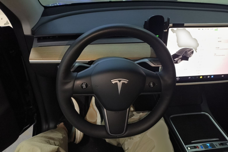 Tesla Model Y 2023 #11 Tesla Model Y 2023 car image #11