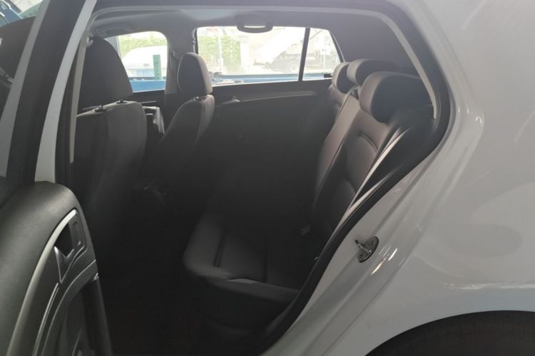 Volkswagen Golf 2017 car image #17