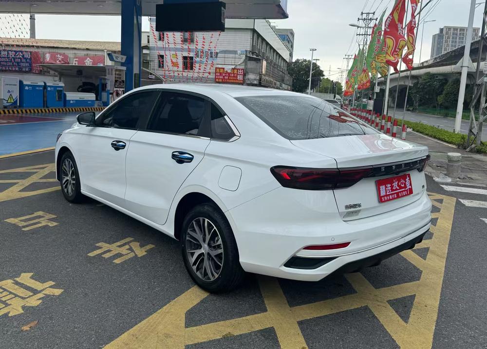GEELY Emgrand 2023 #4 GEELY Emgrand 2023 car image #4