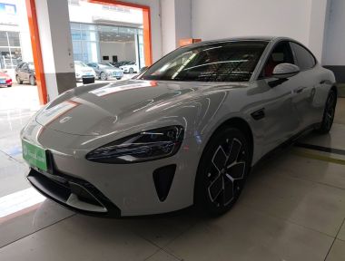 MI SU7 2024 immagine di auto 
