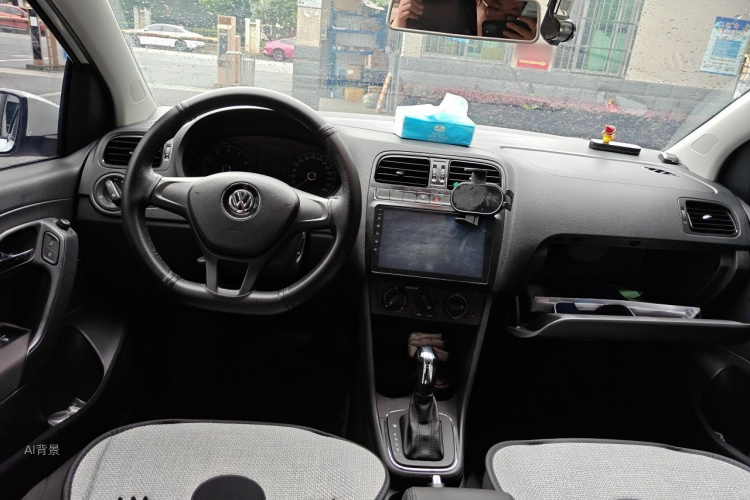Volkswagen Polo 2018 car image #11