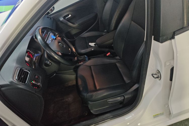 Volkswagen Polo 2019 car image #19