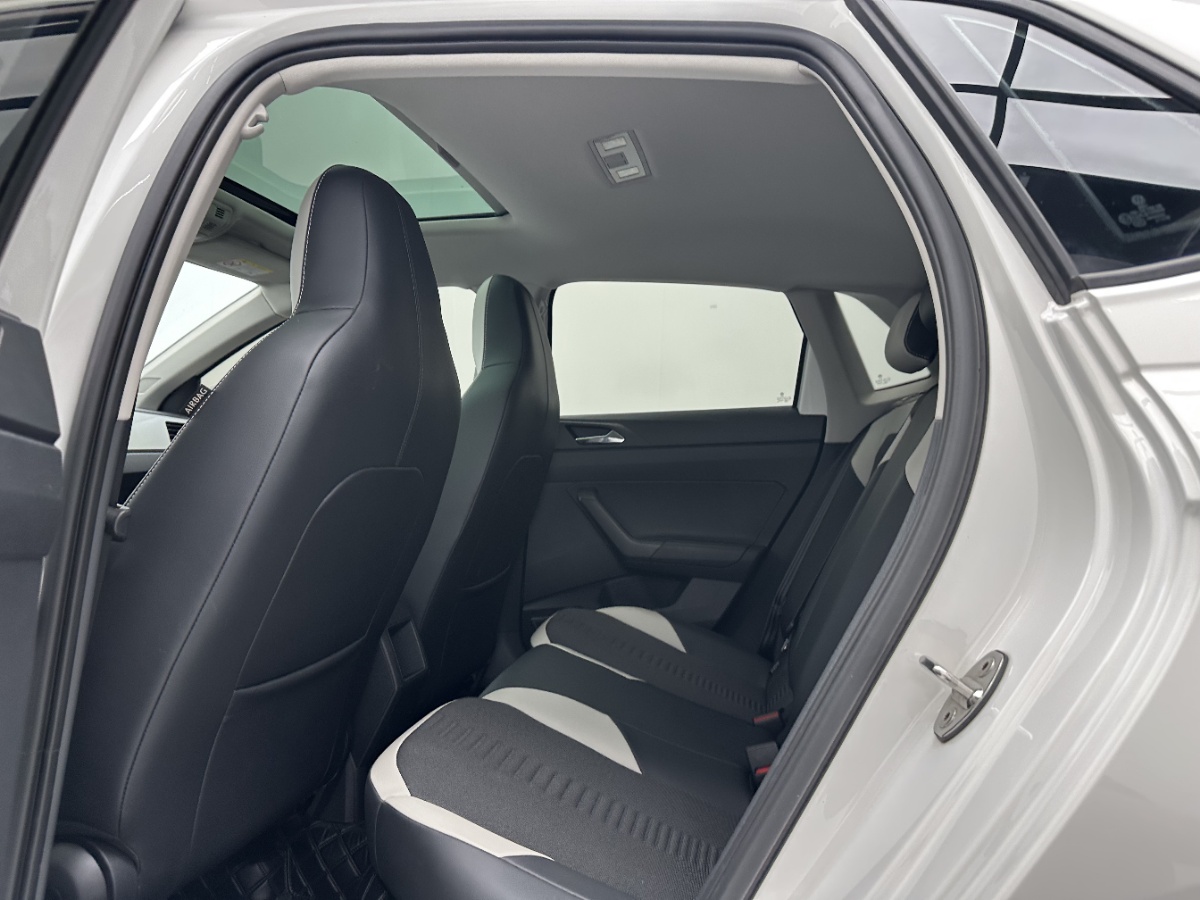 Volkswagen Polo 2022 car image #6