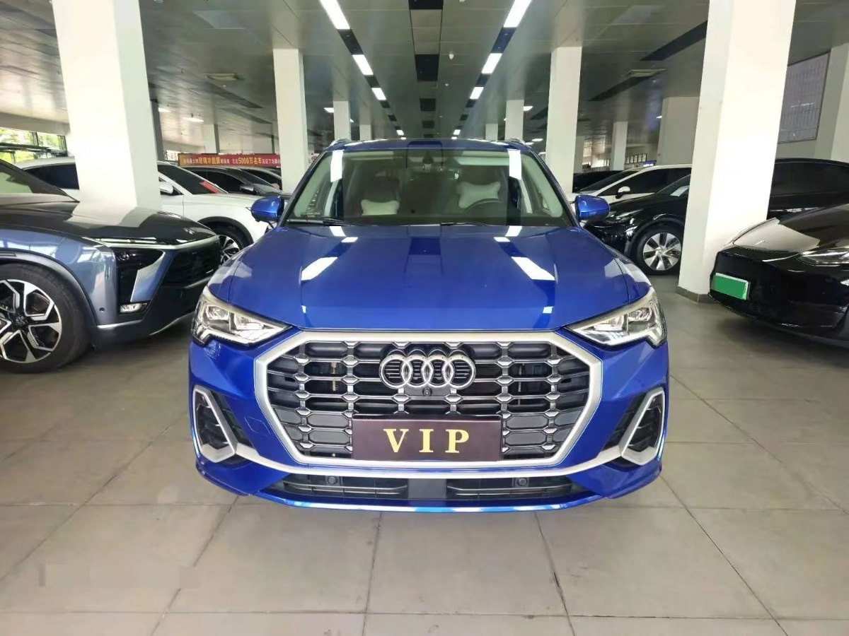 Audi Q3 2023 car image #2