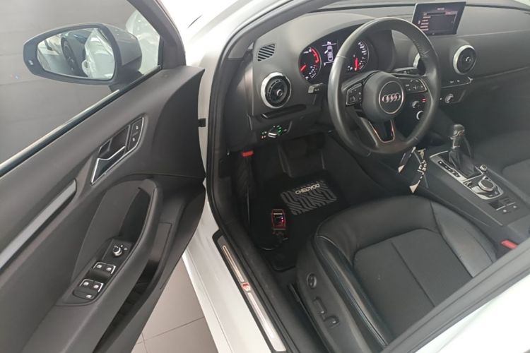 Audi A3 2018 car image #16