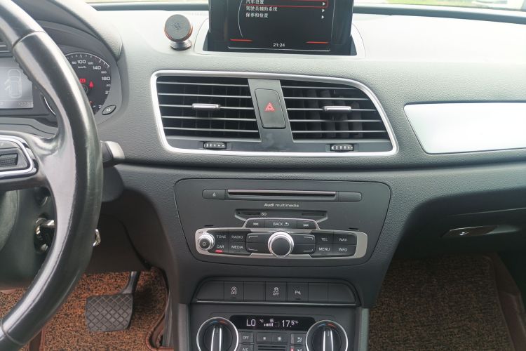 Audi Q3 2017 immagine di auto #29