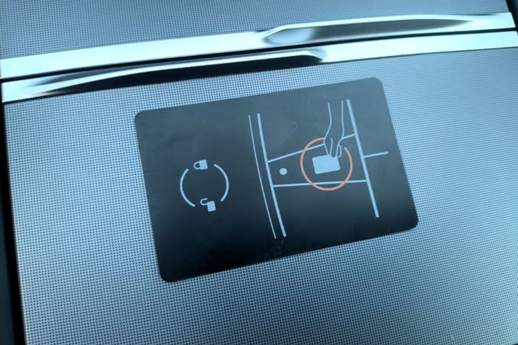 Tesla Model 3 2025 car image #9