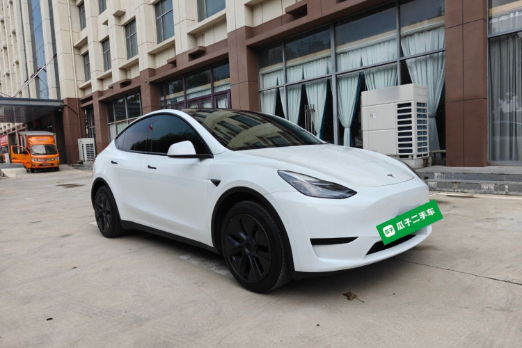 Tesla Model Y 2024 car image #4