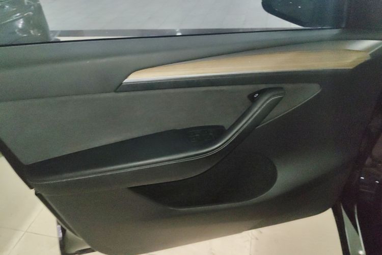 Tesla Model Y 2022 car image #27
