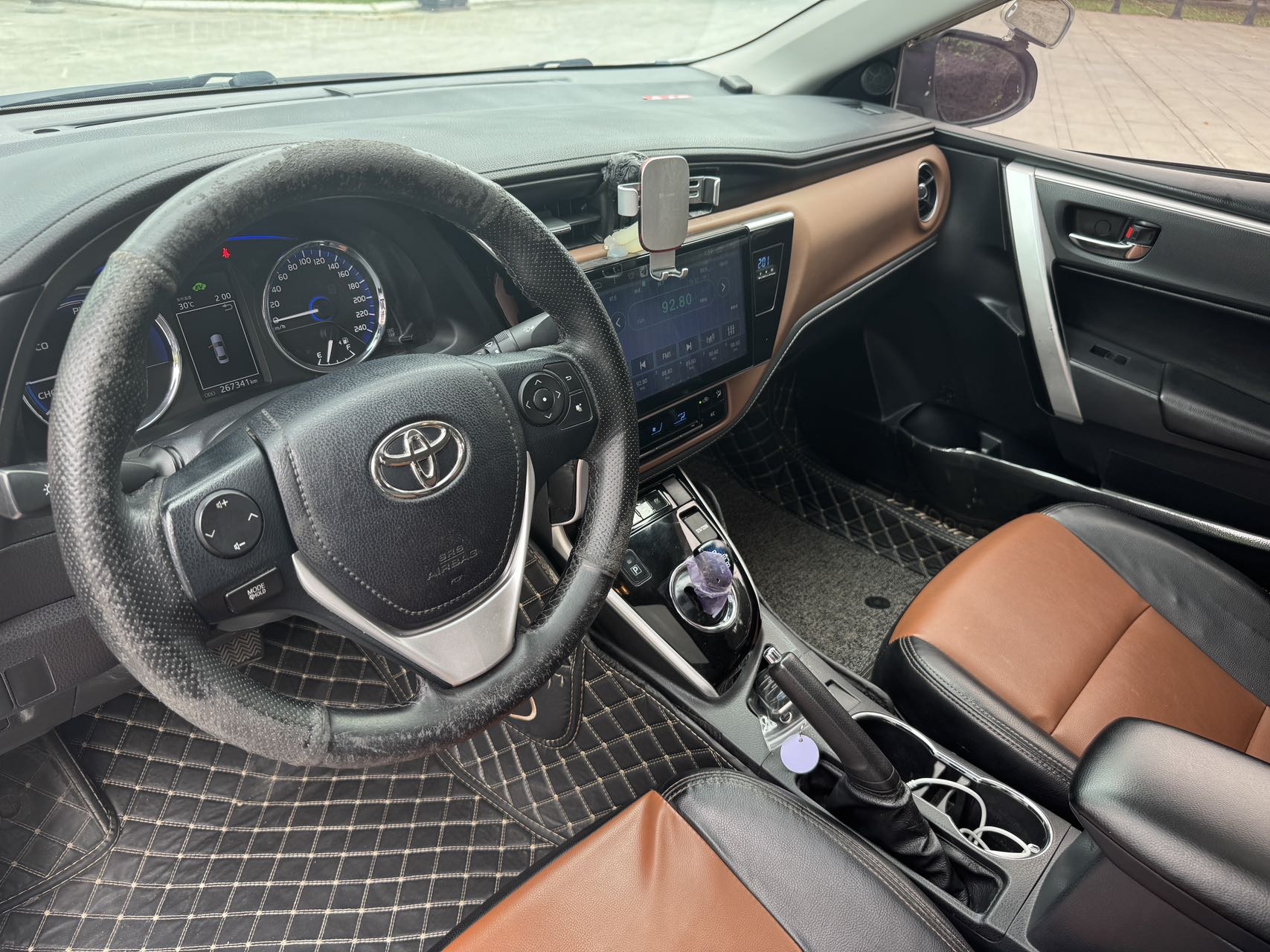 Toyota Corolla Hybird E+ 2019 immagine di auto #10