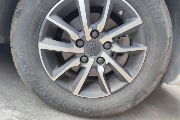 GEELY Emgrand 2019 car image #9