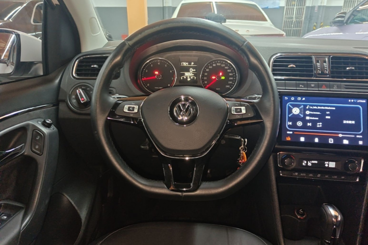 Volkswagen Polo 2015 #11 Volkswagen Polo 2015 car image #11