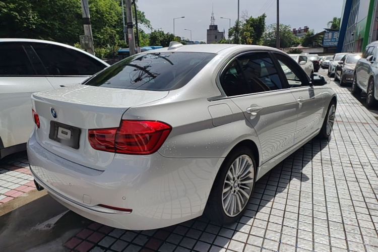 BMW 3 Series 2018 #7 BMW 3 Series 2018 car image #7