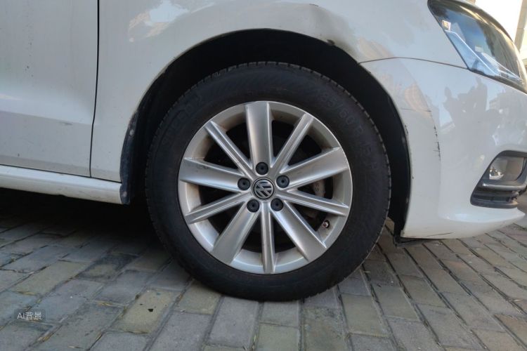 Volkswagen Polo 2016 car image #9