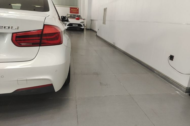 BMW 3 Series 2018 #8 BMW 3 Series 2018 car image #8