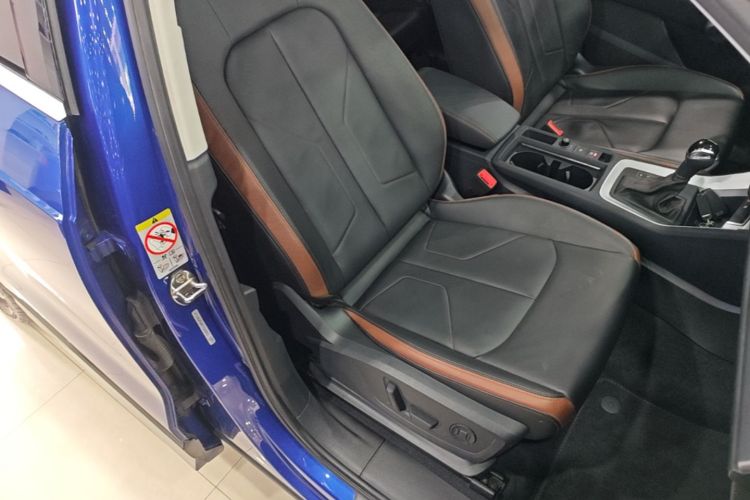 Audi Q3 2019 car image #24